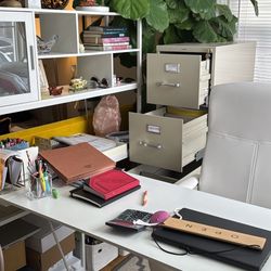 Office Chair With Attached Shelves 