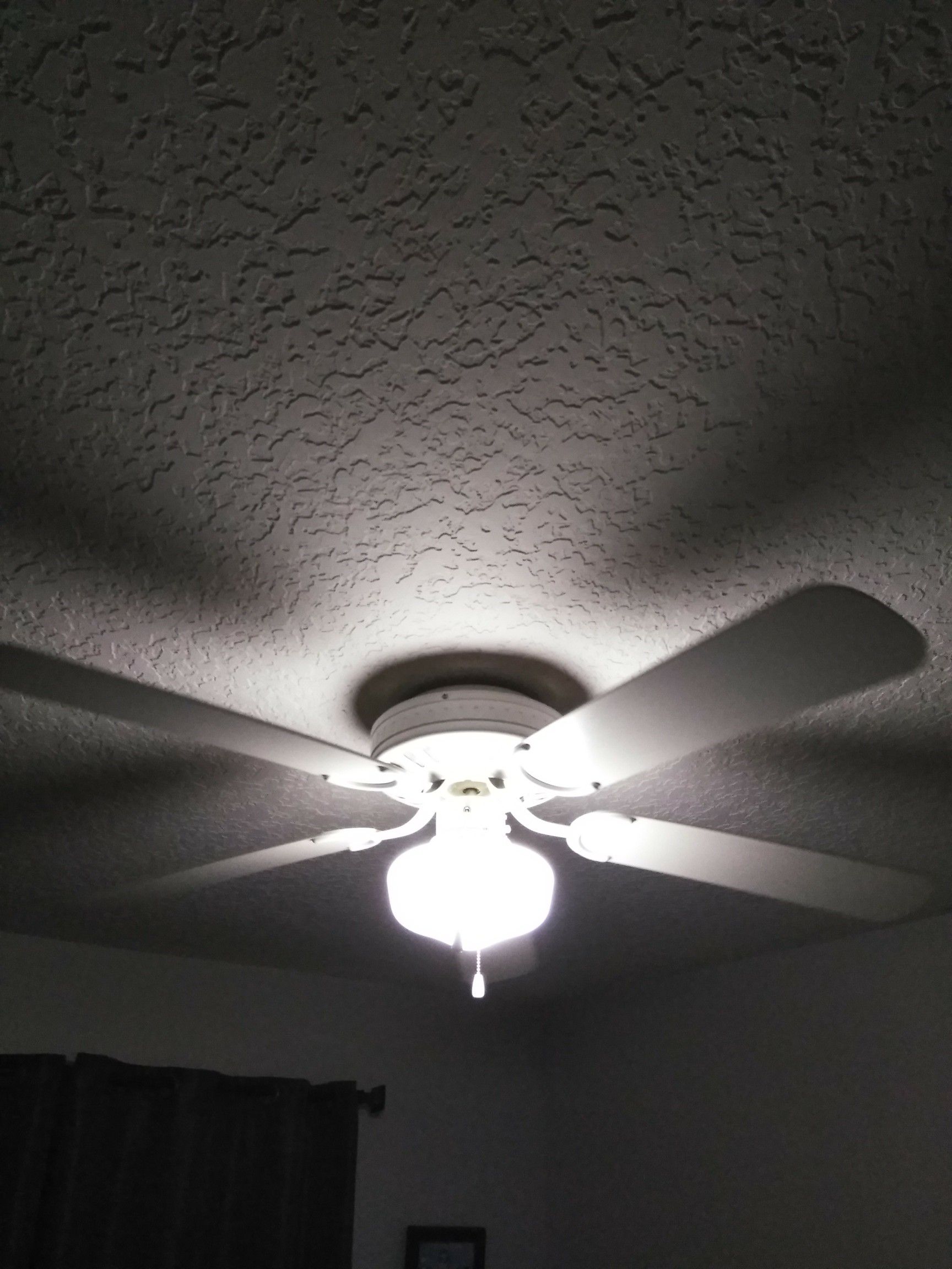 Ceiling fan / Abanico de techo