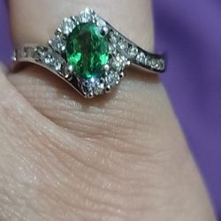 Ladies 14k Solid White Gold Tsavorite Stone Diamond Ring.  