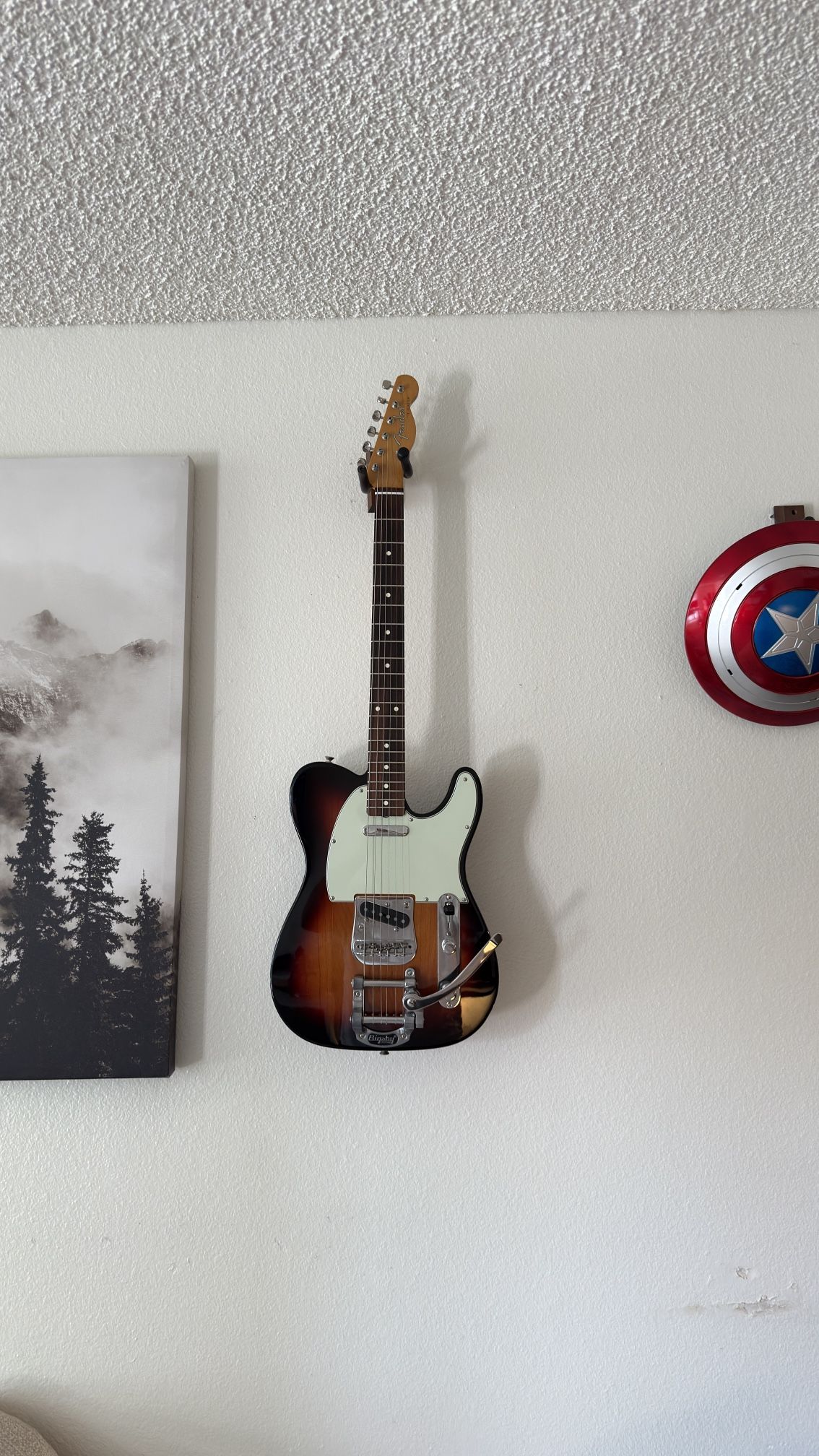 Vintera® '60s Telecaster® Bigsby, Pau Ferro Fingerboard, 3-Color Sunburst electric guitar