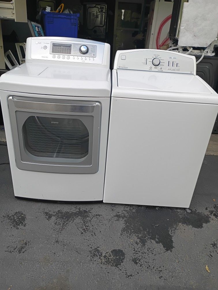 Kenmore Top load Washer And LG Dryer.