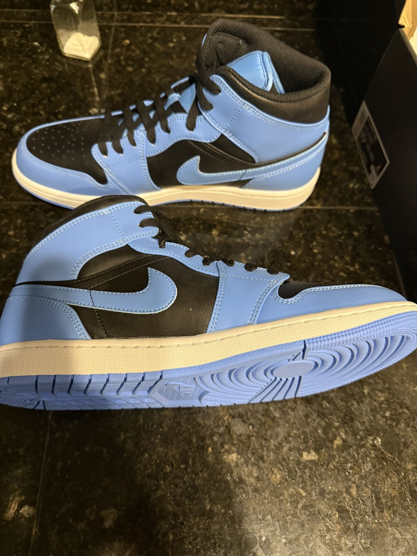 Air Jordan 1 Mid