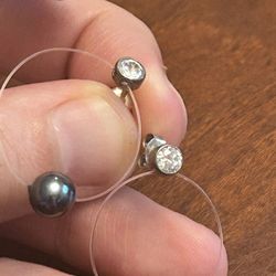 925 Sterling Silver Earrings Very Cute V19 1.58g 1 Inch Long 