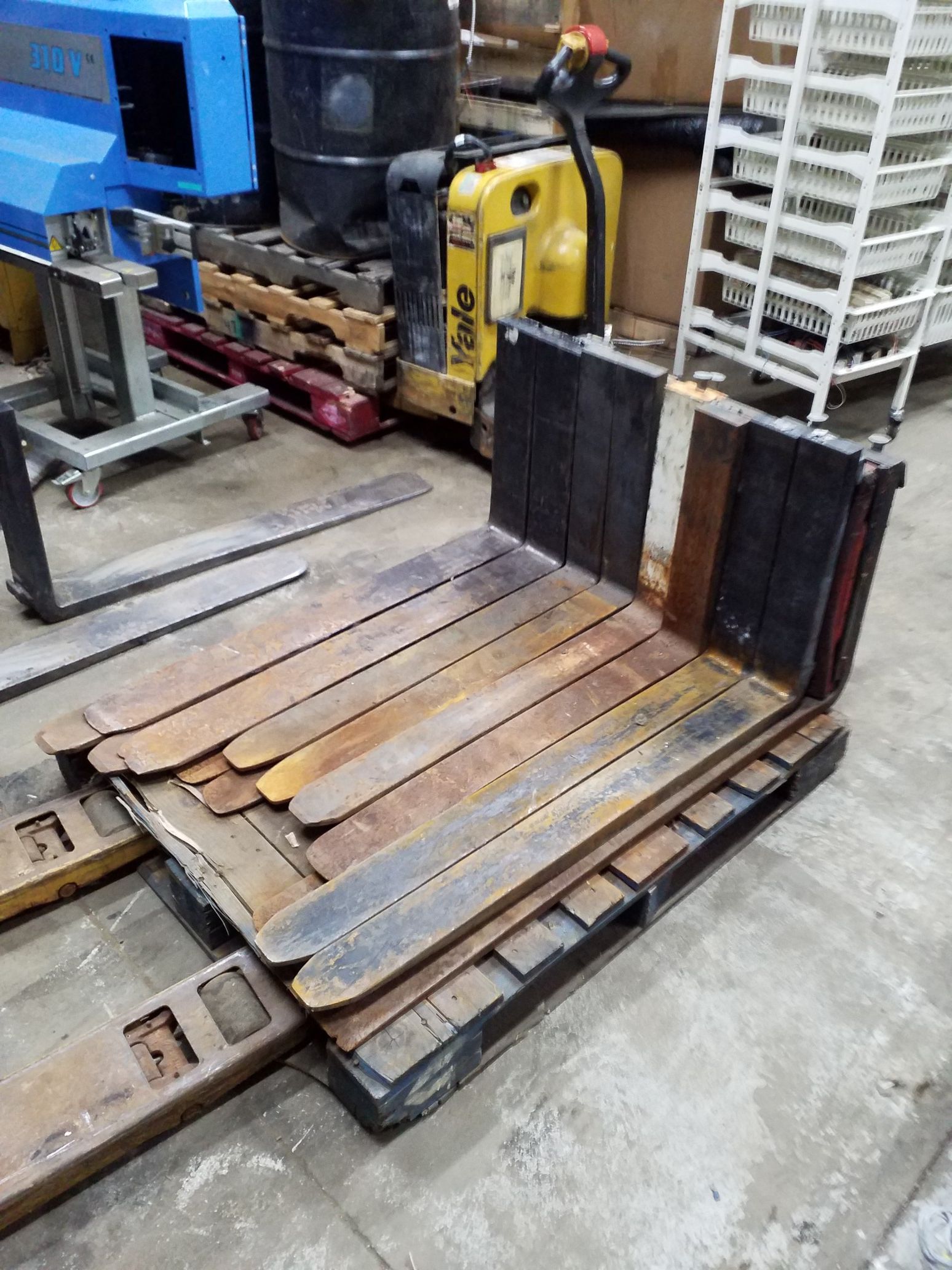 forklift forks, Dock seals, dock plate, drum carriers, forklifts