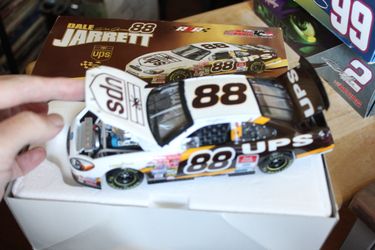 Dale Jarrett #88 UPS 1:24 Action Diecast
