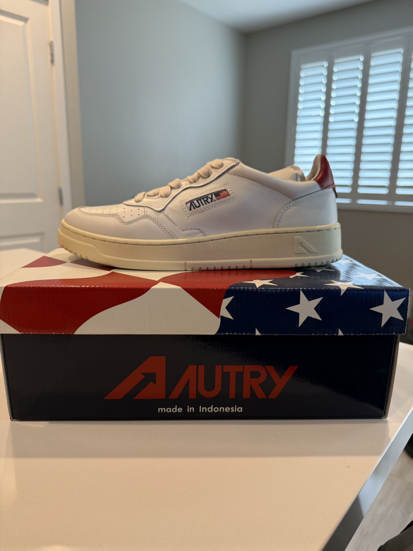 Autry Medalist Leather Sneakers (10)