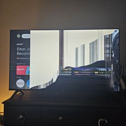 BRAND NEW 40" TCL TV (cracked screen)