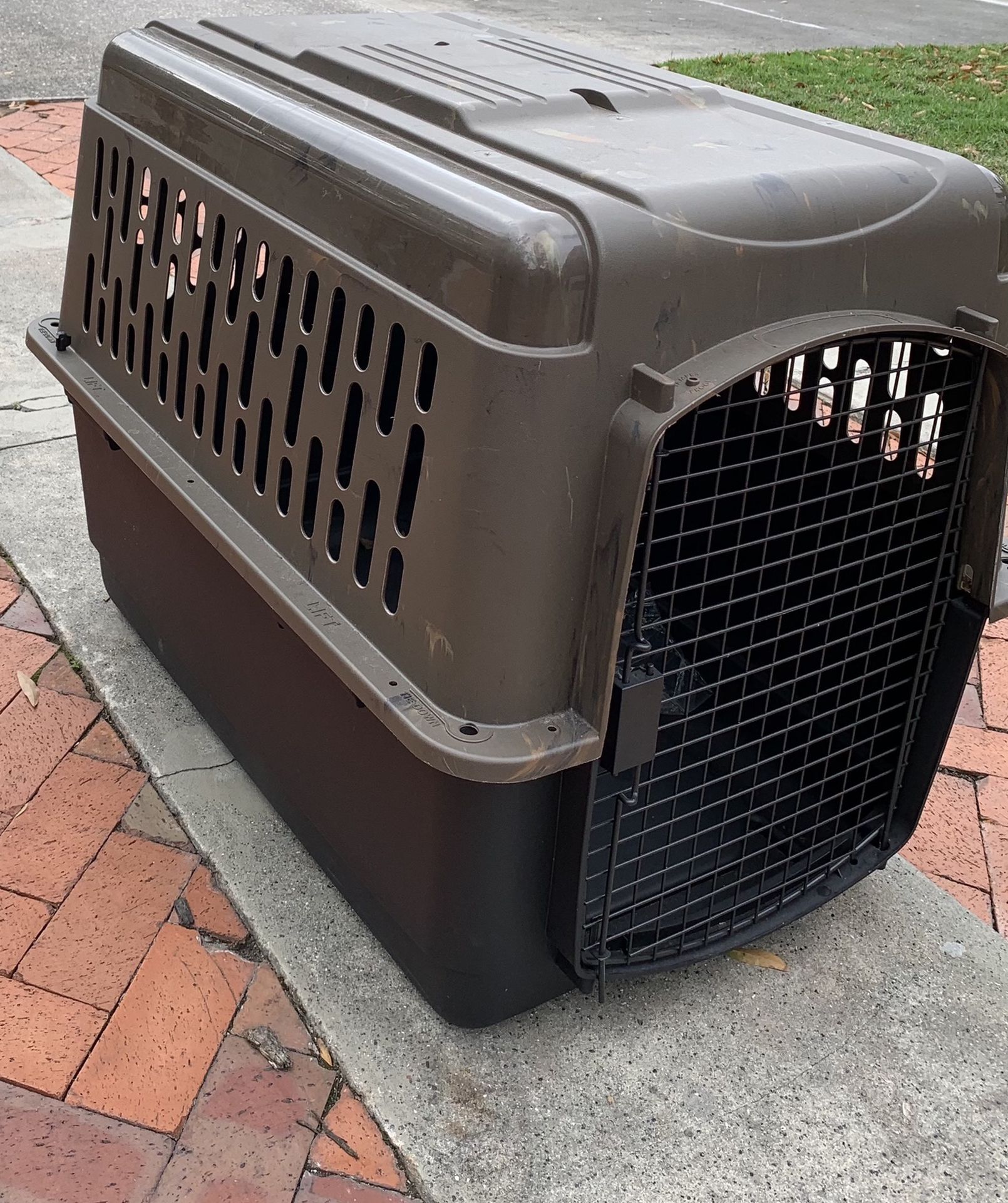 Dog/Cat Hard Plastic Travel Crate, Large Breed- Barely Used!