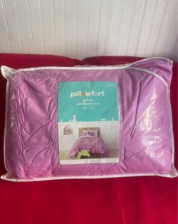 NEW Pillowfort flitter comforter set Twin