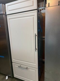 30in Sub-Zero Panel-Ready Bottom Freezer Refrigerator