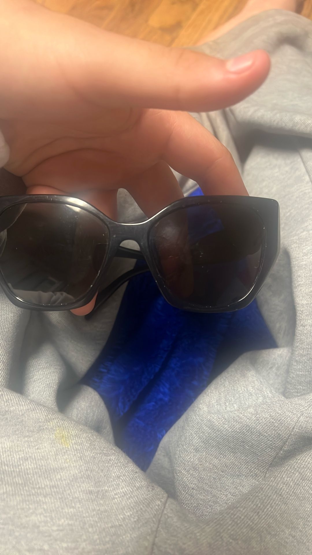 Prada women glases askinf 200$ below price