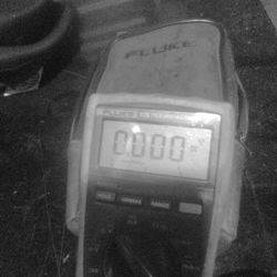 FLUKE MULTI-METER W/CASE 