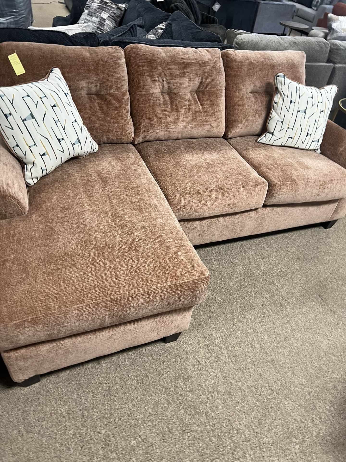 Stylish Reversing Chaise Sectional!