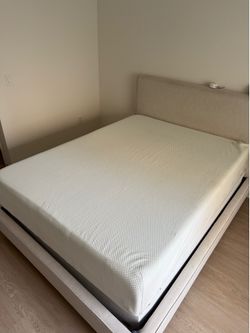 Zinus Queen Memory Foam Mattress