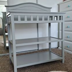Changing Table w/ Pad and 2 Covers 