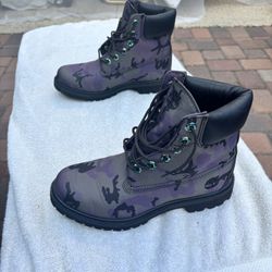 Timberland Size 7 purple camouflage fabric boot