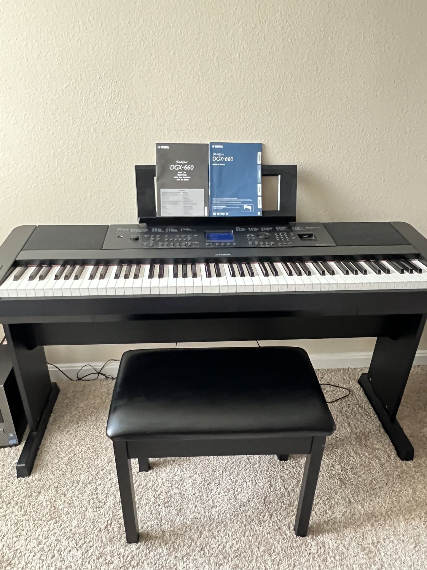 Yamaha Keyboard with Chair