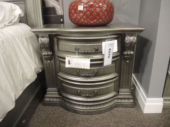 Manor Row Carnegie Manor 3 Drawer Nightstand - Platinum | Bedside Table | Bedside Cabinet