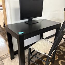 🪑 Writing Desk – $19.99