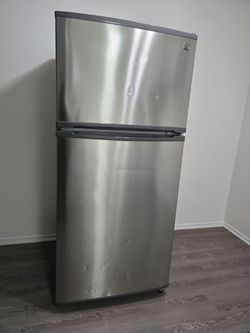 Working stainless steel refrigerator