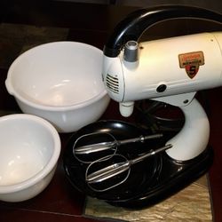 Vintage 1940’s Model 7B Sunbeam Mixmaster 