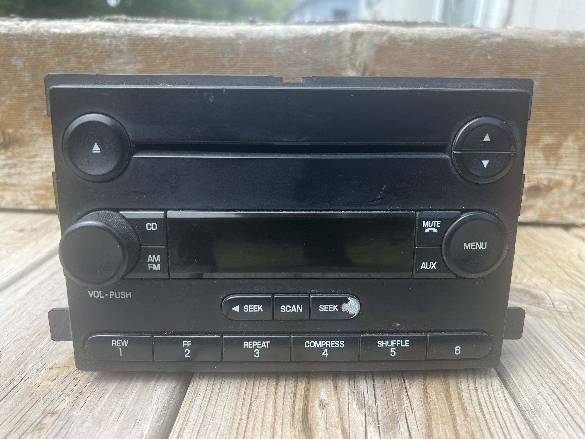 2005-2008 Ford F-250 OEM Radio & CD Player