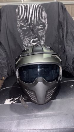 Motorcycle helmet