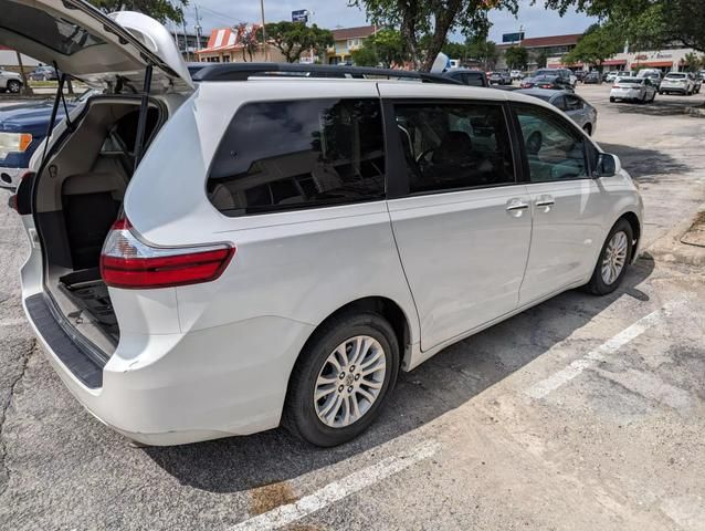 2015 Toyota Sienna