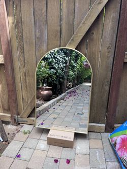arched mirror