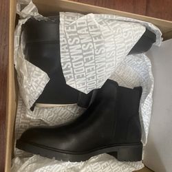 STEVE MADDEN Urmi Black Leather Ankle Boot - Size 6.5 - NEW IN BOX!