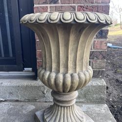 Outdoor or Indoor Concrete Garden Urn Planter with Handcrafted Finish and no assembly design gray.