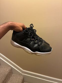 Size 10 low top 11s 100$