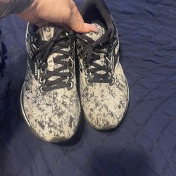 Woman’s Brooks 