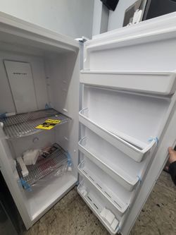 FRIGIDAIRE UPRIGHT FREEZER 20 CU FT for Sale in Santa Ana, CA - OfferUp