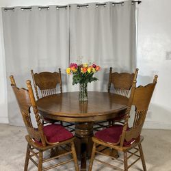 Round Oak Dining Table With 4 Press Back Chairs PERFECT FOR APARTMENT 