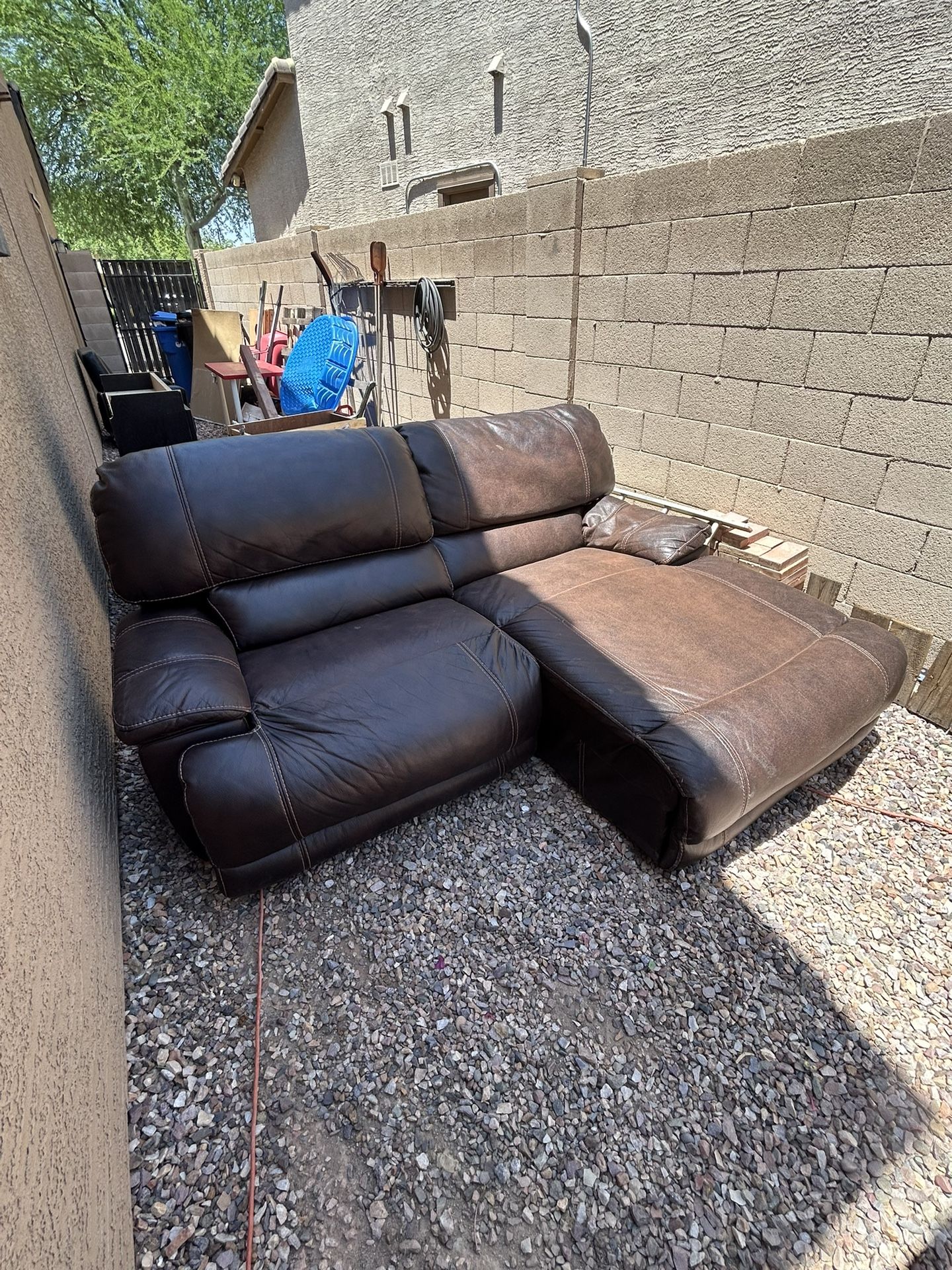 Free Recliner W Chase