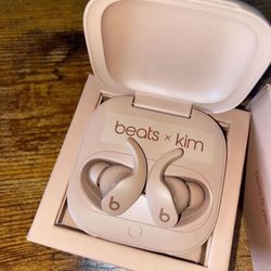 Kim Kardashian Bluetooth Ear Buds (Dune)