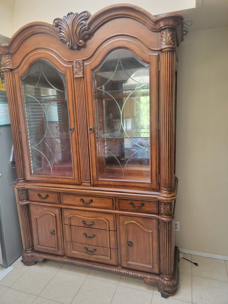 Curio Cabinet. FREE