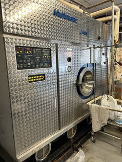 Dry Cleaner For Sale/Tintorería En Venta