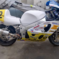 Suzuki GSXR 600 Track Bike