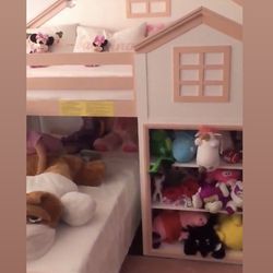 Dollhouse bunk bed