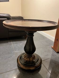 Accent table