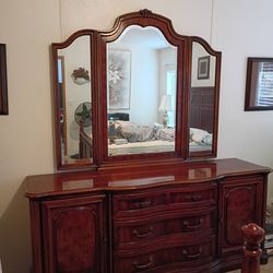 Beautiful Wood Dresser With Mirror / Nice!