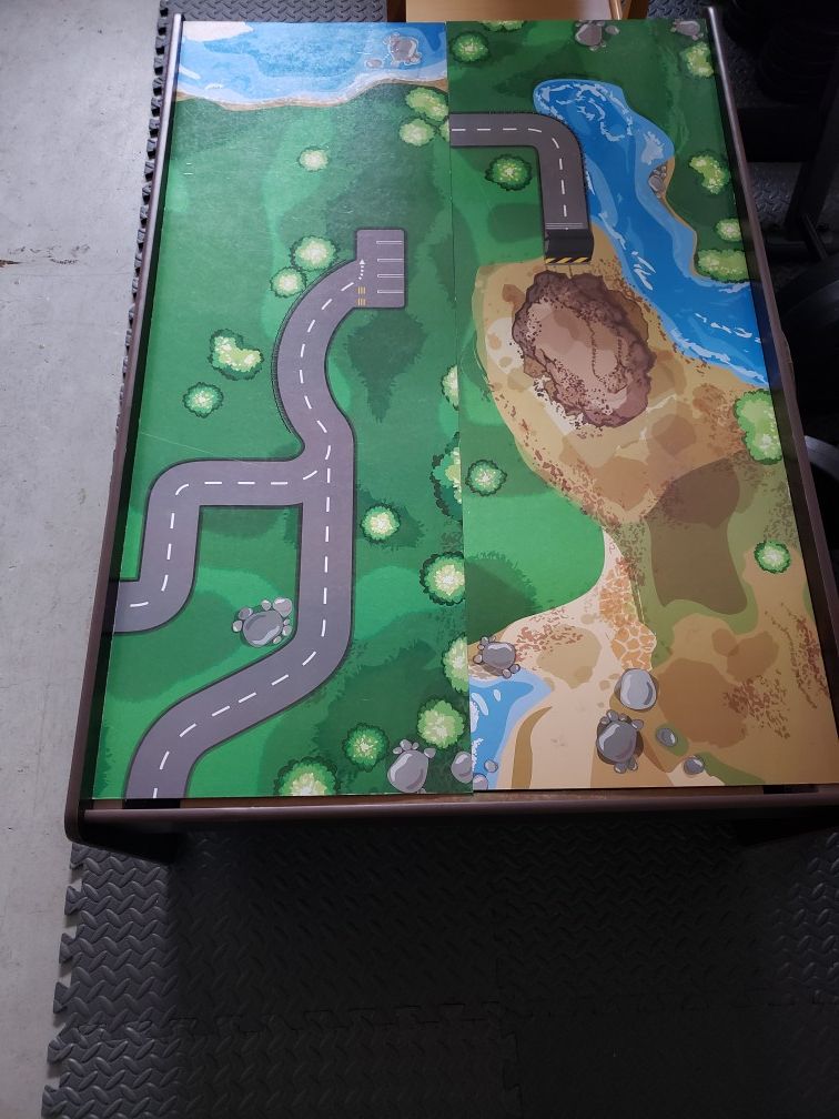 Kids game table $10