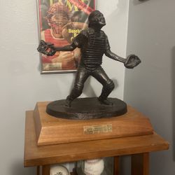 Bronze Johnny Bench Statue
