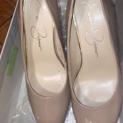  7.5 Jessica Simpson women's pumps in the "Chai Latte" color