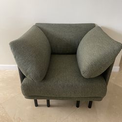 Lounge Chair - SUPER CLEAN- LIKE NEW