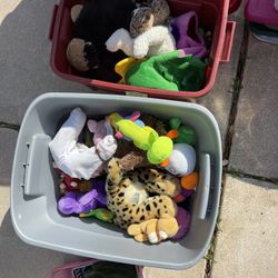 Stuffed Animals And Puppets