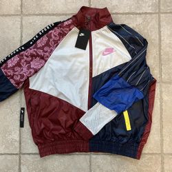 NEW women’s Nike sportswear woven track jacket multicolor Small