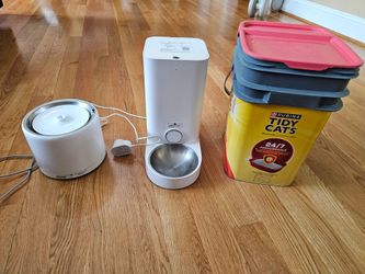 Cat auto water/food dispenser
